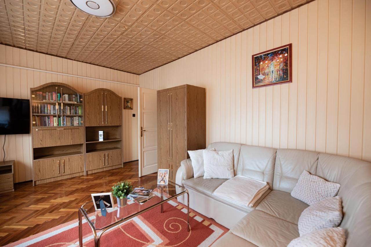 Vadkacsa Apartmanhaz Medencevel Zamárdi Exteriér fotografie
