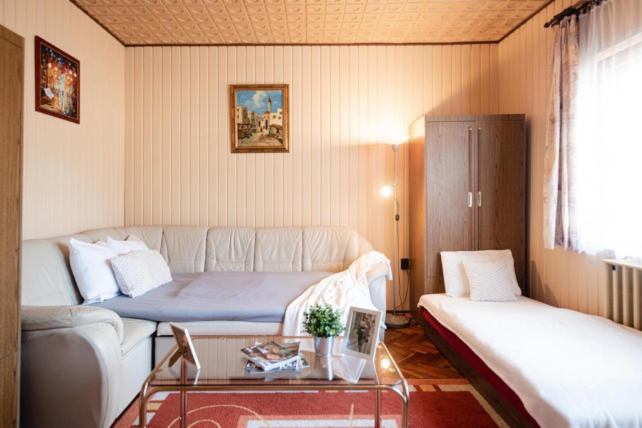 Vadkacsa Apartmanhaz Medencevel Zamárdi Exteriér fotografie