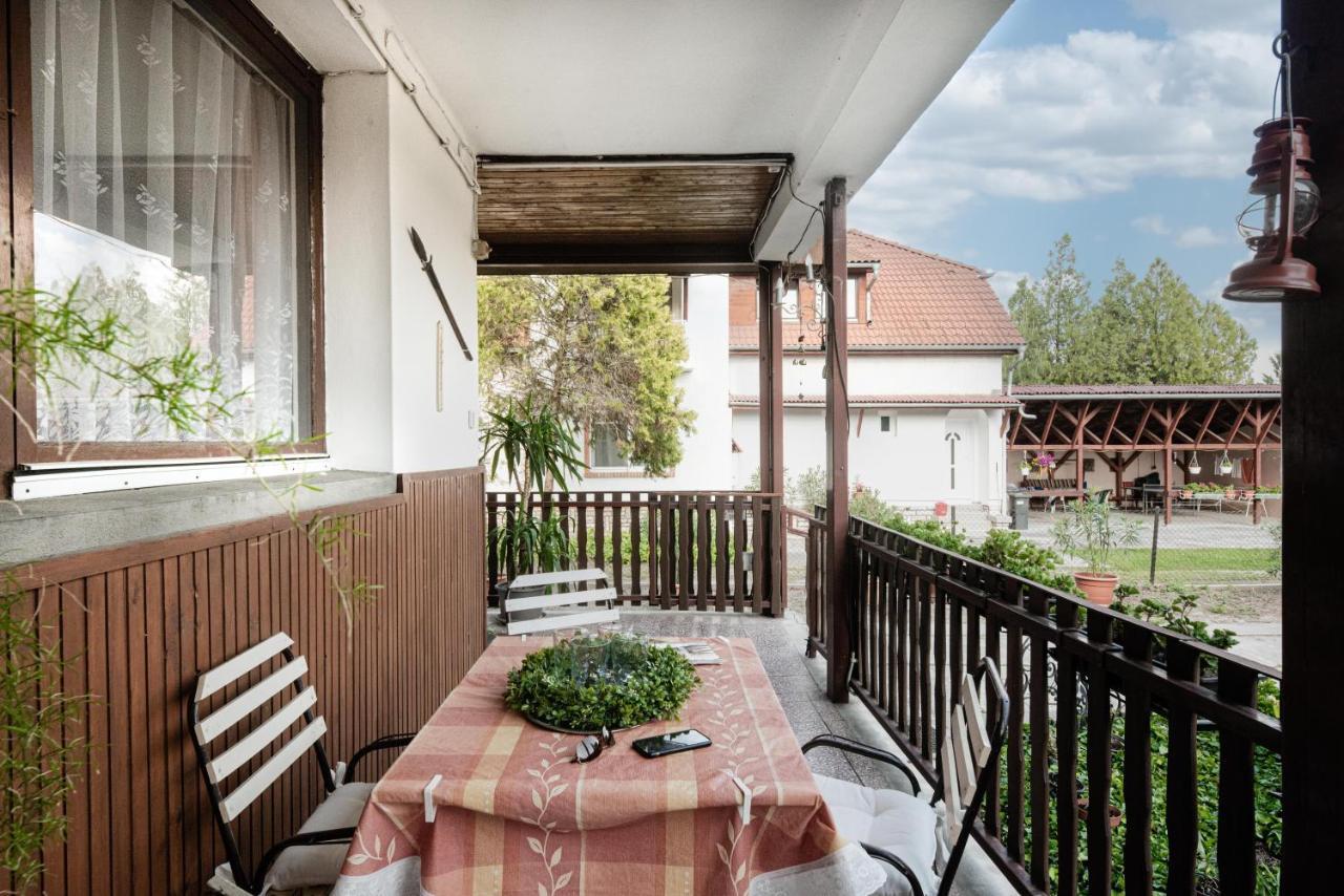 Vadkacsa Apartmanhaz Medencevel Zamárdi Exteriér fotografie