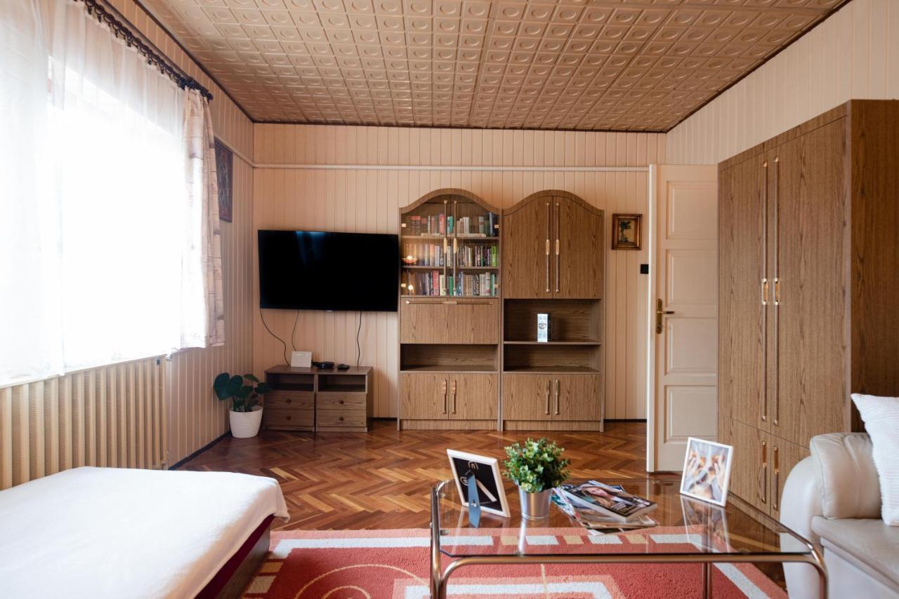 Vadkacsa Apartmanhaz Medencevel Zamárdi Exteriér fotografie
